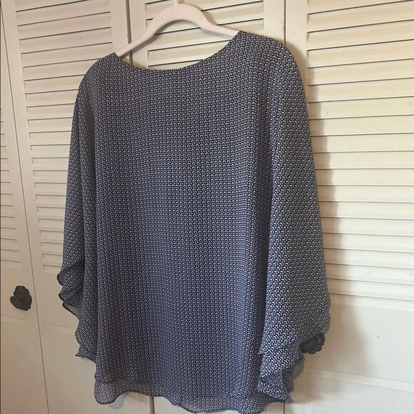 Blue Blouse with Scoop Neck Bell Sleeves and 3/4 Length size M - Picture 3 of 5